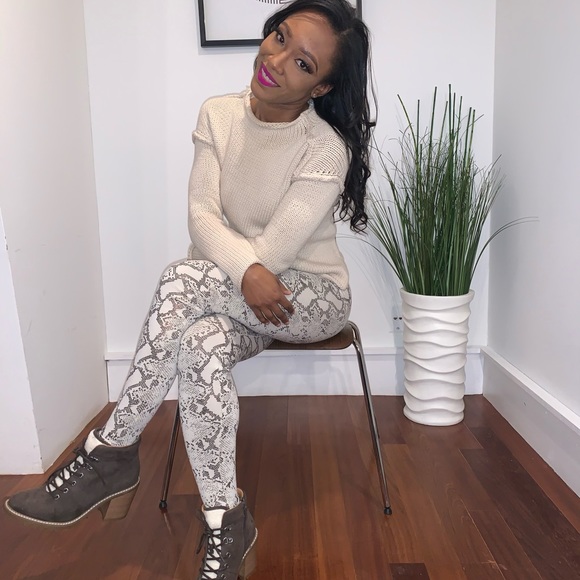 SNAKE PRINT FLEECE LEGGINGS - Picture 1 of 3